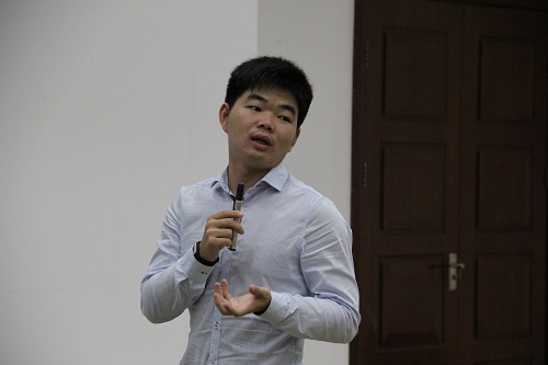 1445593543113297.jpg 老师发言.JPG